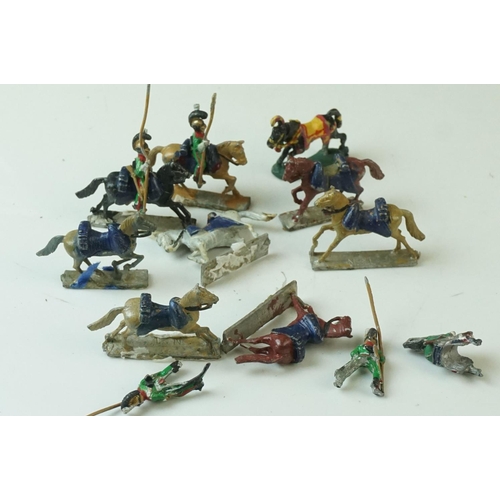 19 - Collection of mid-20th Century figures and soldiers, to include Britains, various regiments, militar... 