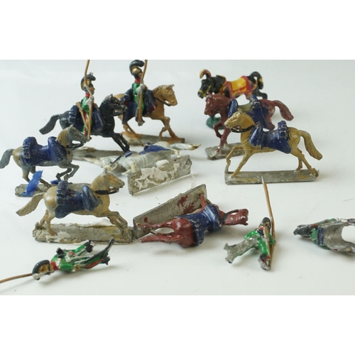 19 - Collection of mid-20th Century figures and soldiers, to include Britains, various regiments, militar... 