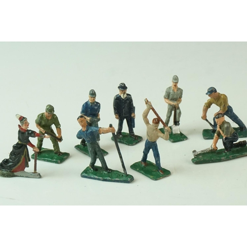 19 - Collection of mid-20th Century figures and soldiers, to include Britains, various regiments, militar... 