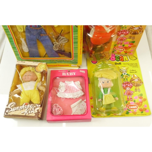 22 - Boxed Pedigree The Champions Anna and Happytime riding outfit, appearing complete, plus 30 x boxed, ... 