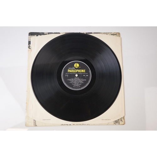 116 - Vinyl - The Beatles 2 LP's to include Help (PMC 1255) and Revolver (PMC 7009) both with Gramophone C... 