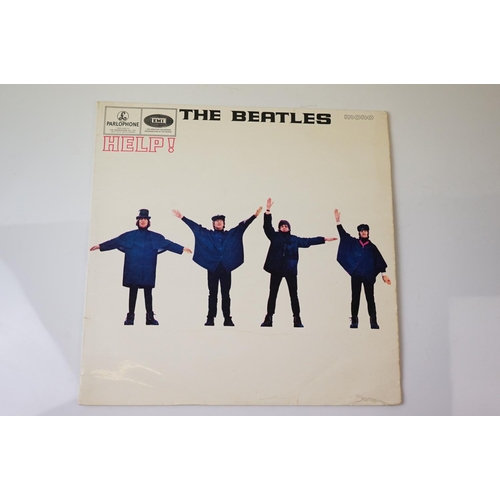 116 - Vinyl - The Beatles 2 LP's to include Help (PMC 1255) and Revolver (PMC 7009) both with Gramophone C... 