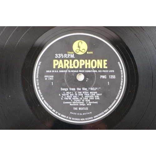 116 - Vinyl - The Beatles 2 LP's to include Help (PMC 1255) and Revolver (PMC 7009) both with Gramophone C... 