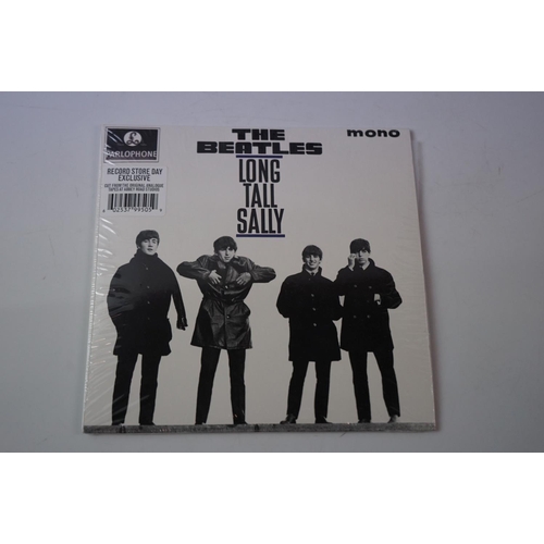 128 - Vinyl - The Beatles Sgt Pepper picture disc (PHO 7027) Stereo, and Long Tall Sally EP Record Store D... 