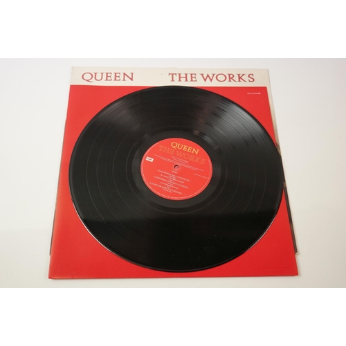 129 - Vinyl - Queen collection of 5 LP's to include A Kind Of Magic,, The Works, Live Magic, News Of The W... 