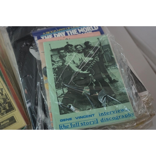 169 - Memorabilia - Gene Vincent large box of various memorabilia to include fan club magazines, newspaper... 