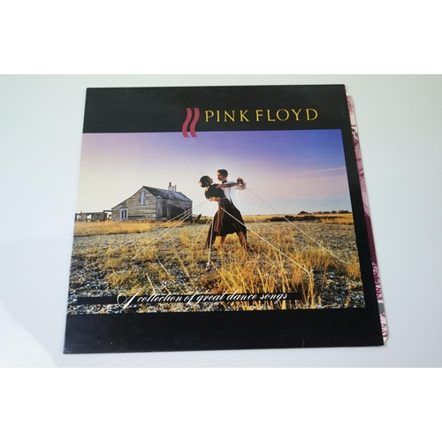 181 - Vinyl - Pink Floyd 4 LP's to include Dark Side Of The Moon (SHVL 804 two posters and postcards, no s... 