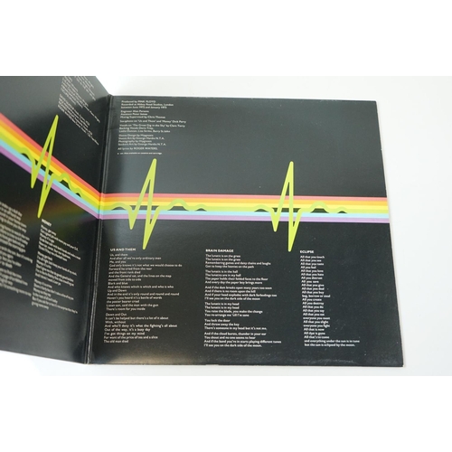 181 - Vinyl - Pink Floyd 4 LP's to include Dark Side Of The Moon (SHVL 804 two posters and postcards, no s... 