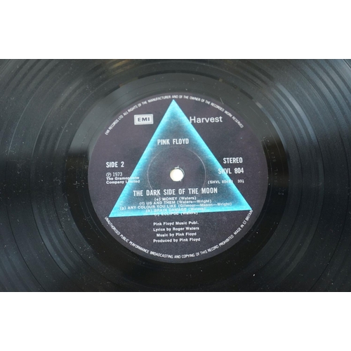 181 - Vinyl - Pink Floyd 4 LP's to include Dark Side Of The Moon (SHVL 804 two posters and postcards, no s... 