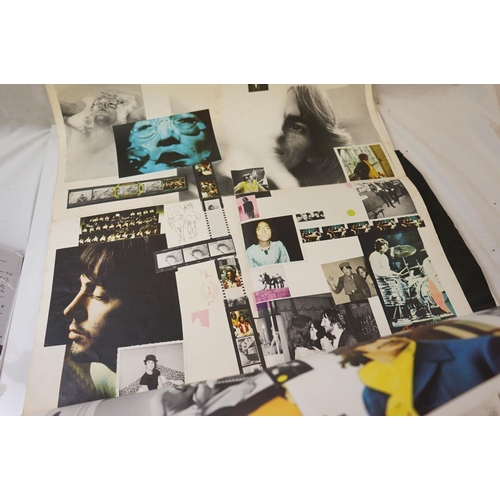 216 - Vinyl - The Beatles White Album (PMC 7067/8) No.0164395, top loader with black inners, poster and 4 ... 