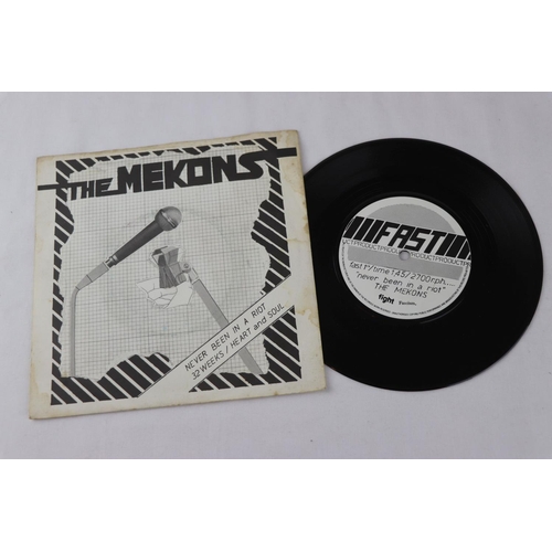 318 - PUNK - MEKONS - 2 RARE UK 1978 1ST PRESSING SINGLES. THEIR FIRST 2 CLASSIC PUNK SINGLES,1. NEVER BEE... 