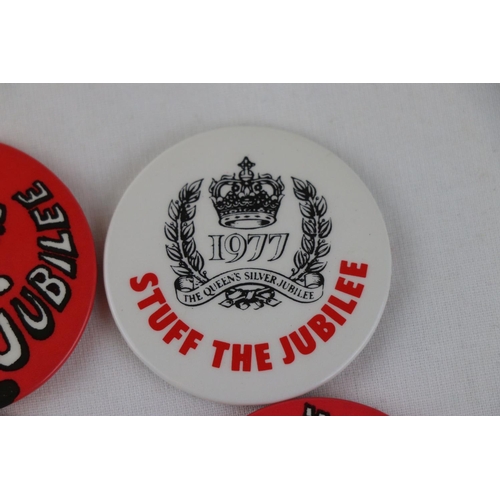 428 - PUNK / SEX PISTOLS ORIGINAL 1977 BADGES.  4 ORIGINAL 1977 BADGES including a RARE ORIGINAL 1977 - SE... 