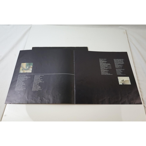 72 - Vinyl - Roger Waters Amused To Death (Columbia 468761) booklet intact, black inners.  Sleeve & Vinyl... 