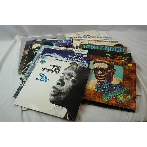 95 - Vinyl - Blues - A first class collection of 14 LP's featuring Lightnin' Hopkins, Muddy Waters, B.B. ... 