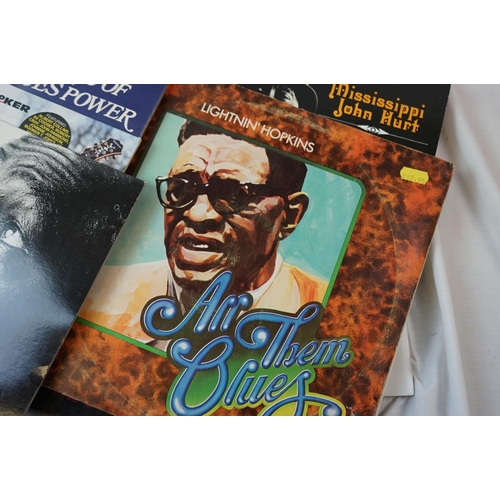 95 - Vinyl - Blues - A first class collection of 14 LP's featuring Lightnin' Hopkins, Muddy Waters, B.B. ... 