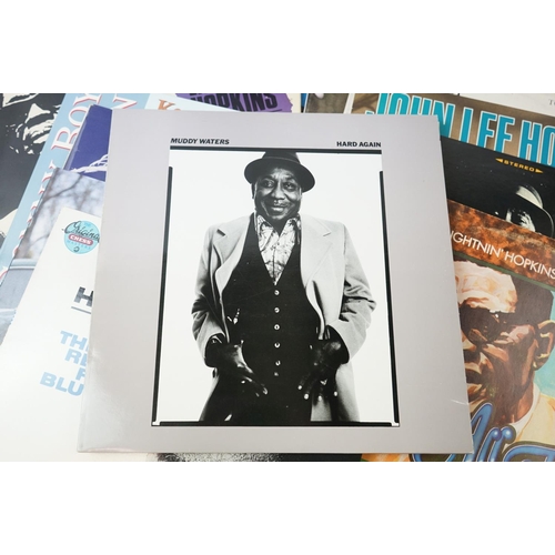 95 - Vinyl - Blues - A first class collection of 14 LP's featuring Lightnin' Hopkins, Muddy Waters, B.B. ... 