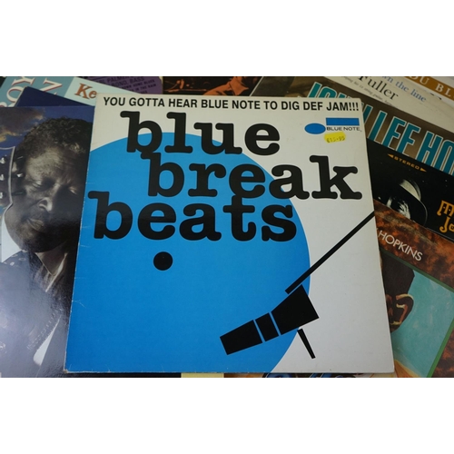 95 - Vinyl - Blues - A first class collection of 14 LP's featuring Lightnin' Hopkins, Muddy Waters, B.B. ... 