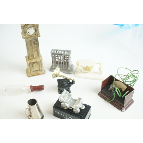 10 - Large collection of 20th C dolls house furniture in good condition, features various small accessori... 