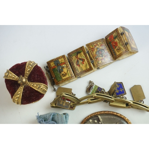 10 - Large collection of 20th C dolls house furniture in good condition, features various small accessori... 