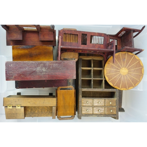 18 - Large quantity of contemporyQ model doll’s house wooden furniture, in five boxes