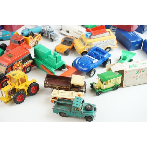 32 - 18 x Boxed and carded diecast models to include 8 x Corgi Cameo Collection, 2 x Matchbox, 3 x Lledo,... 