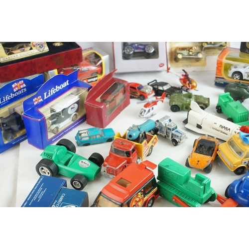 32 - 18 x Boxed and carded diecast models to include 8 x Corgi Cameo Collection, 2 x Matchbox, 3 x Lledo,... 