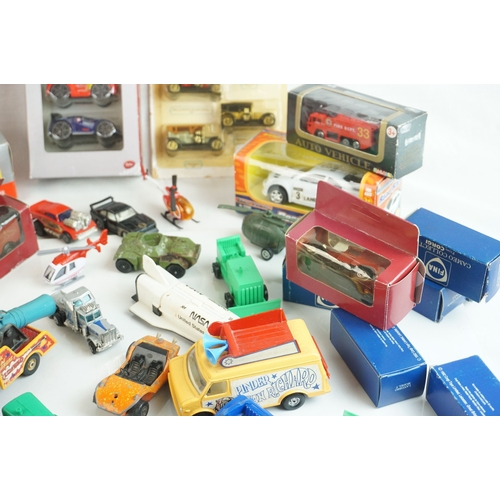 32 - 18 x Boxed and carded diecast models to include 8 x Corgi Cameo Collection, 2 x Matchbox, 3 x Lledo,... 