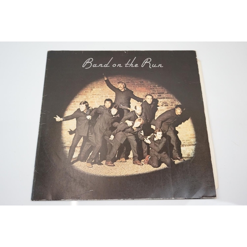 175 - Vinyl - Wings / Paul McCartney 6 LP's to include Band On The Run x 2 (one copy with Metal Badge), Ve... 