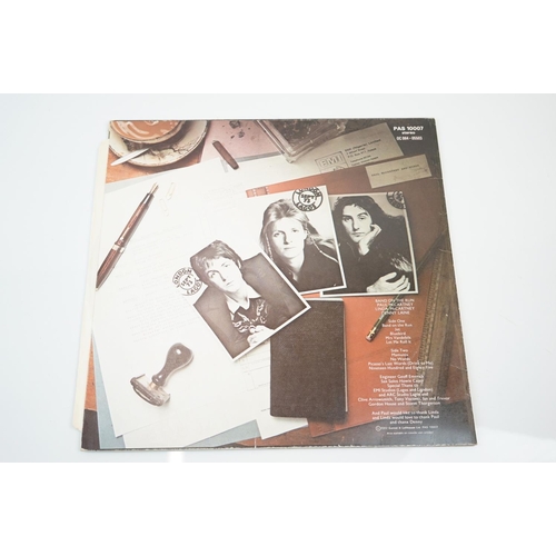 175 - Vinyl - Wings / Paul McCartney 6 LP's to include Band On The Run x 2 (one copy with Metal Badge), Ve... 