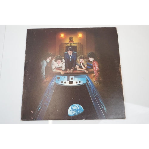 175 - Vinyl - Wings / Paul McCartney 6 LP's to include Band On The Run x 2 (one copy with Metal Badge), Ve... 