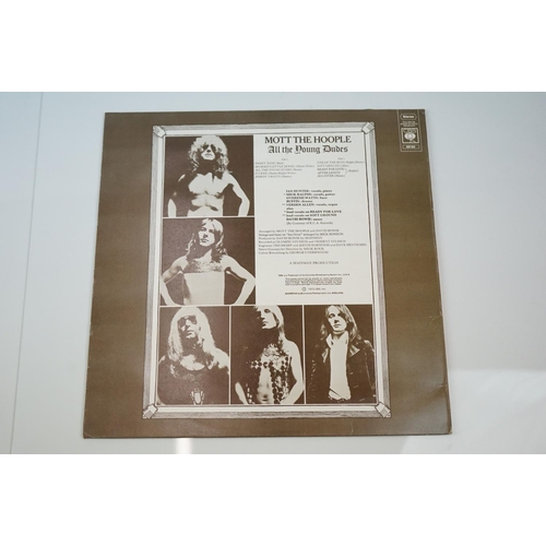 189 - Vinyl - Mott The Hoople 2 LP's to include Self Titled (CBS 69038) die-cut sleeve, gatefold with lyri... 