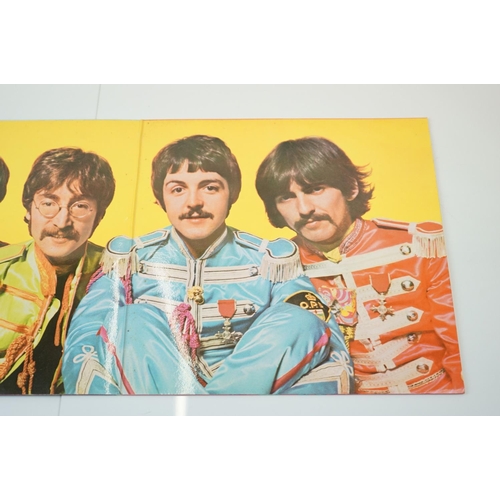 191 - Vinyl - The Beatles Sgt Pepper (PCS 7027) later stereo recording on the 2 x boxes EMI / Parlophone l... 