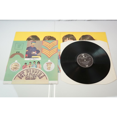 191 - Vinyl - The Beatles Sgt Pepper (PCS 7027) later stereo recording on the 2 x boxes EMI / Parlophone l... 