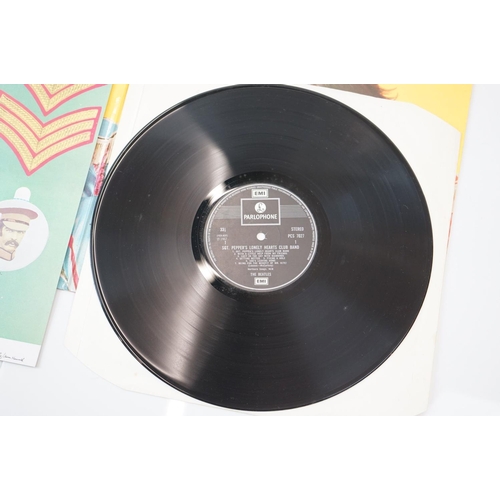 191 - Vinyl - The Beatles Sgt Pepper (PCS 7027) later stereo recording on the 2 x boxes EMI / Parlophone l... 