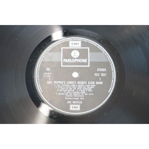 191 - Vinyl - The Beatles Sgt Pepper (PCS 7027) later stereo recording on the 2 x boxes EMI / Parlophone l... 