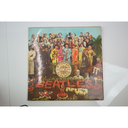 193 - Vinyl - The Beatles 10 rereleases and foreign pressings to include Magical Mystery Tour (Greek press... 