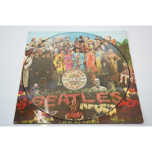 194 - Vinyl - The Beatles Sgt Pepper (PHO 7027) picture disc West German pressing.  Vinyl has slight chip ... 