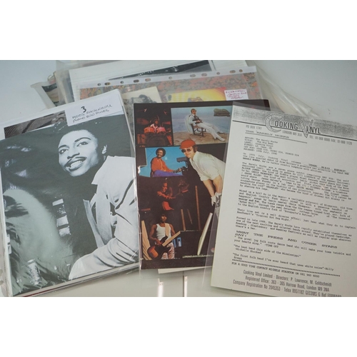 288 - Music Ephemera - Large group of items to include 1987 Cambridge Folk Festival programme, many bookle... 