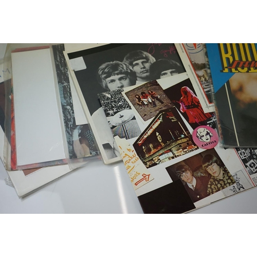 288 - Music Ephemera - Large group of items to include 1987 Cambridge Folk Festival programme, many bookle... 