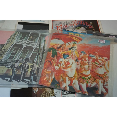 288 - Music Ephemera - Large group of items to include 1987 Cambridge Folk Festival programme, many bookle... 