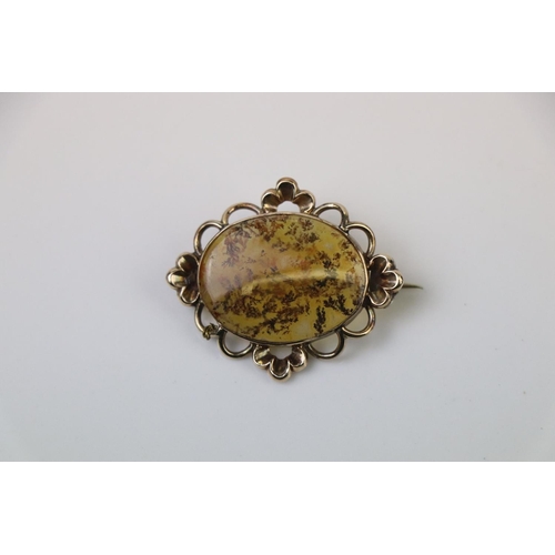 301 - 14ct Yellow Gold Moss Agate Brooch
