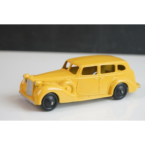 1077 - 12 Mid 20th C Dinky diecast road models to include Humber Hawk x 3, Packard x 3, 180 Packard Clipper... 