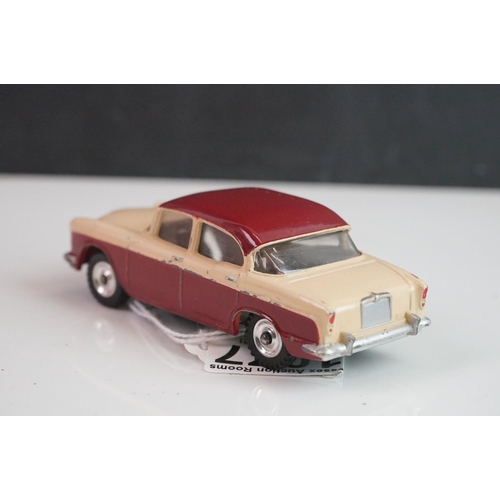 1077 - 12 Mid 20th C Dinky diecast road models to include Humber Hawk x 3, Packard x 3, 180 Packard Clipper... 