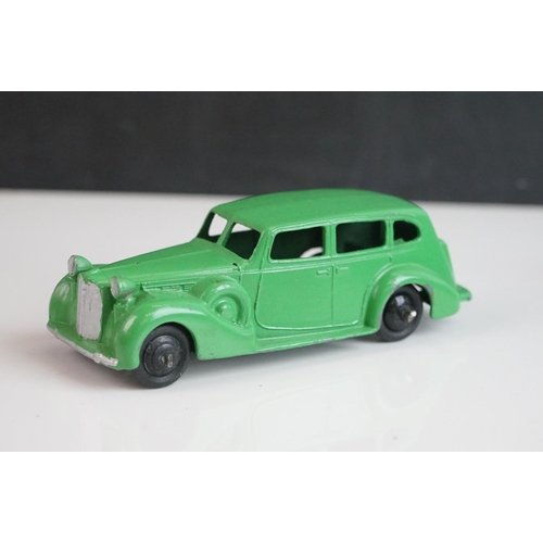 1077 - 12 Mid 20th C Dinky diecast road models to include Humber Hawk x 3, Packard x 3, 180 Packard Clipper... 