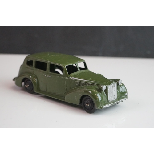 1077 - 12 Mid 20th C Dinky diecast road models to include Humber Hawk x 3, Packard x 3, 180 Packard Clipper... 