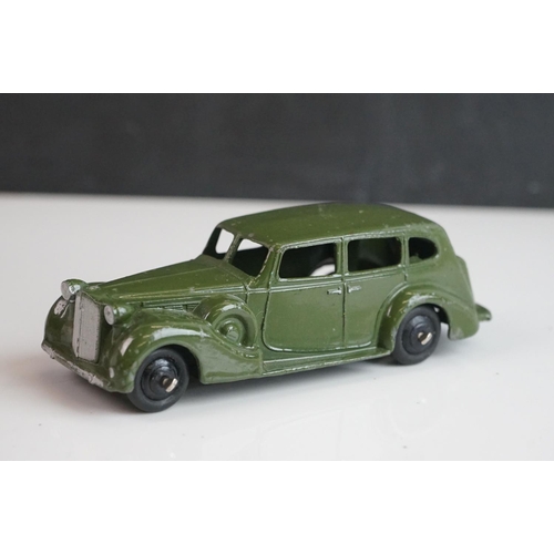 1077 - 12 Mid 20th C Dinky diecast road models to include Humber Hawk x 3, Packard x 3, 180 Packard Clipper... 