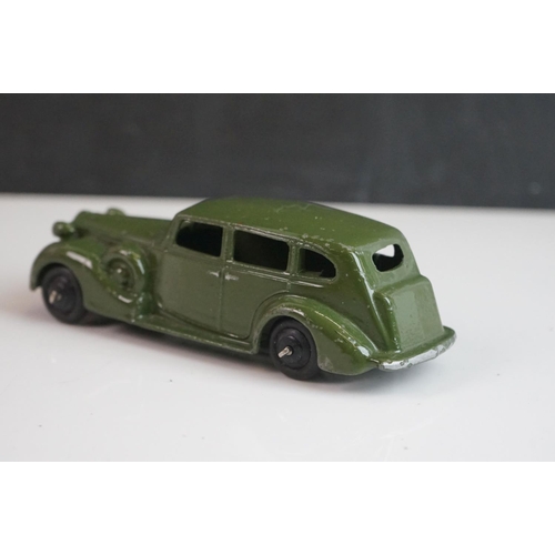 1077 - 12 Mid 20th C Dinky diecast road models to include Humber Hawk x 3, Packard x 3, 180 Packard Clipper... 