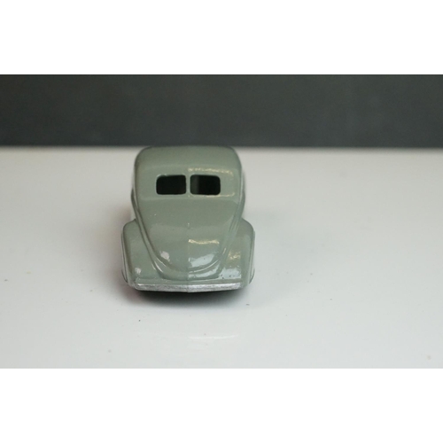 1087 - 13 Mid 20th C Dinky play worn diecast models to include Vanguard x 2, Chrysler, Armstrong Siddeley, ... 