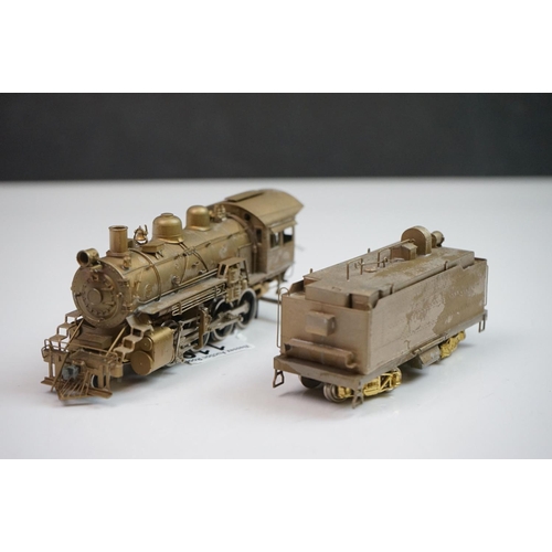 110 - Boxed United Scale Models  HO gauge Santa Fe 2-8-0 Consolidation brass locomotive and tender (Japan)... 