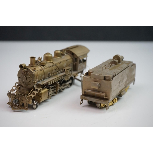 110 - Boxed United Scale Models  HO gauge Santa Fe 2-8-0 Consolidation brass locomotive and tender (Japan)... 